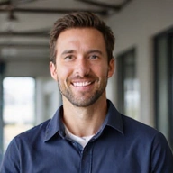 Professional headshot of David Lee, a nutritionist